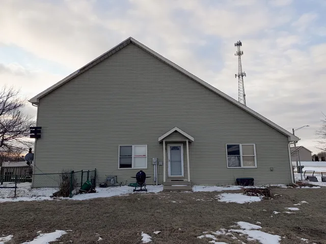 $240,000 | 315 Burcham Drive, Le Roy, IL 61752