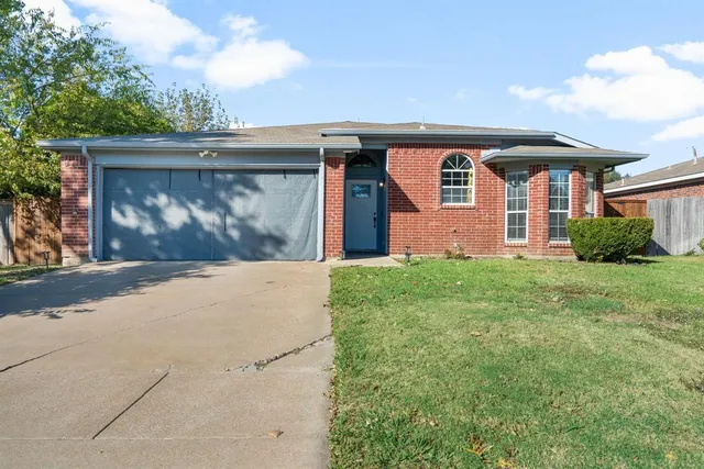 $305,000 | 807 Havenbrook Drive, Arlington, TX 76001