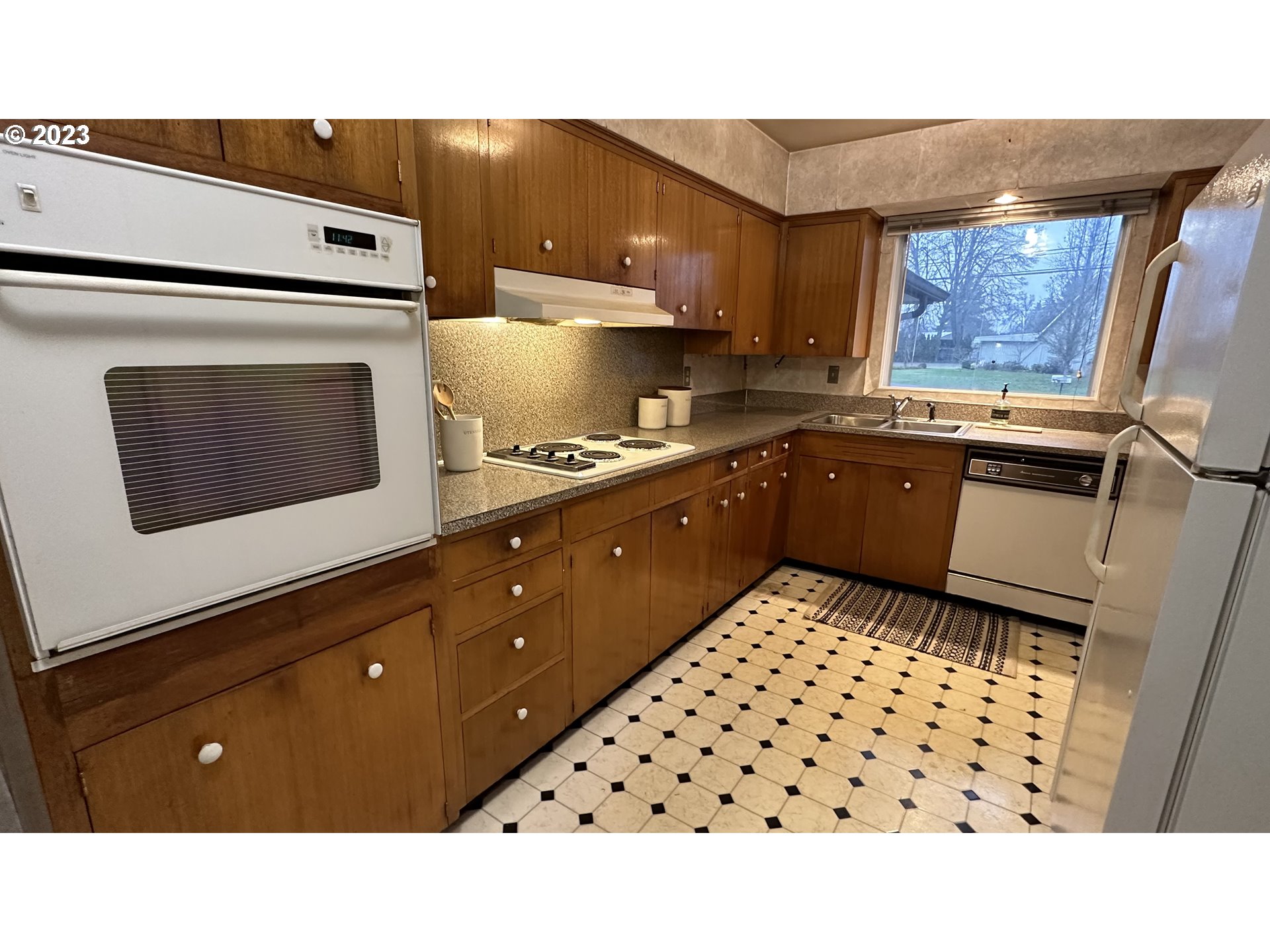 3065 Game Farm Road Springfield, OR 97477 - Photo 4 of 15 a kitchen with a sink a stove and cabinets