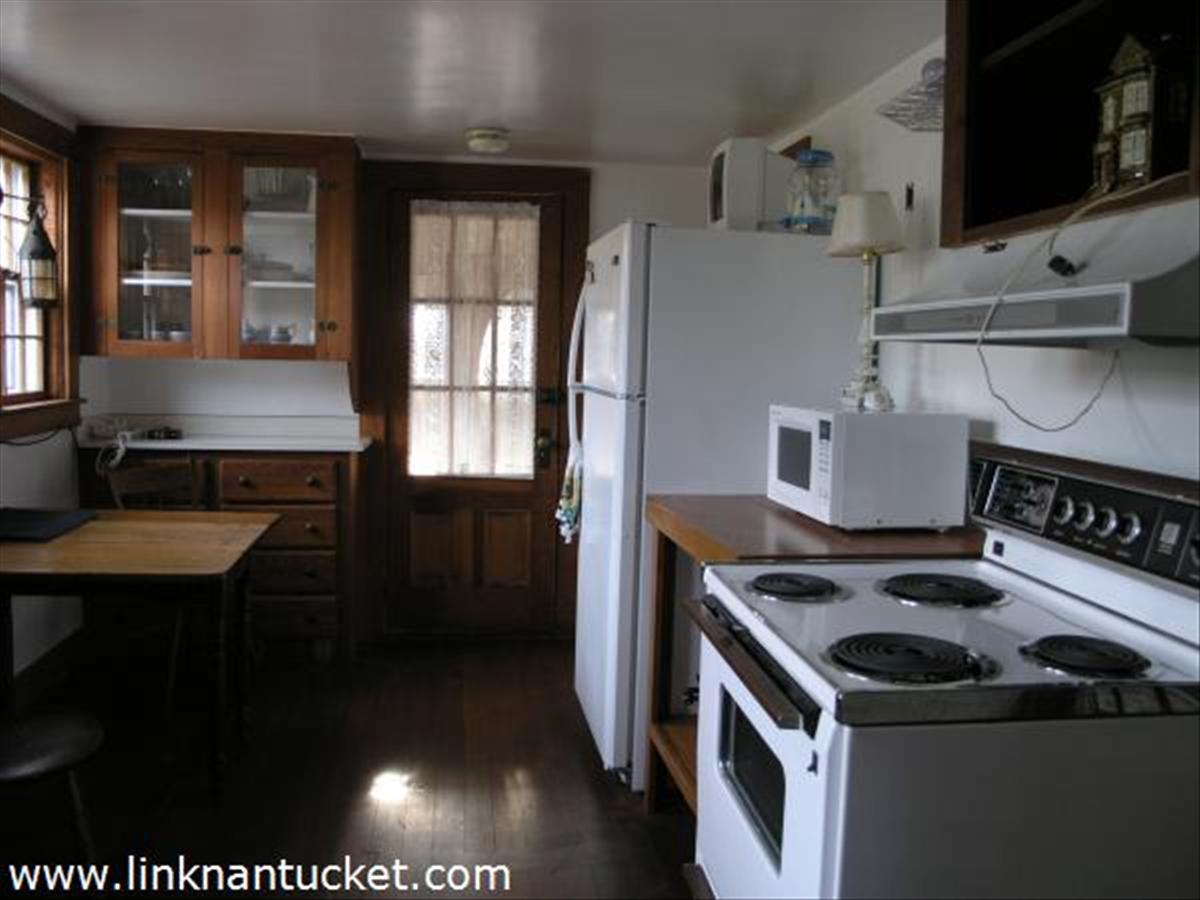 132 R Main Street Nantucket, MA 02554 - Photo 5 of 9 Gallery Image 5