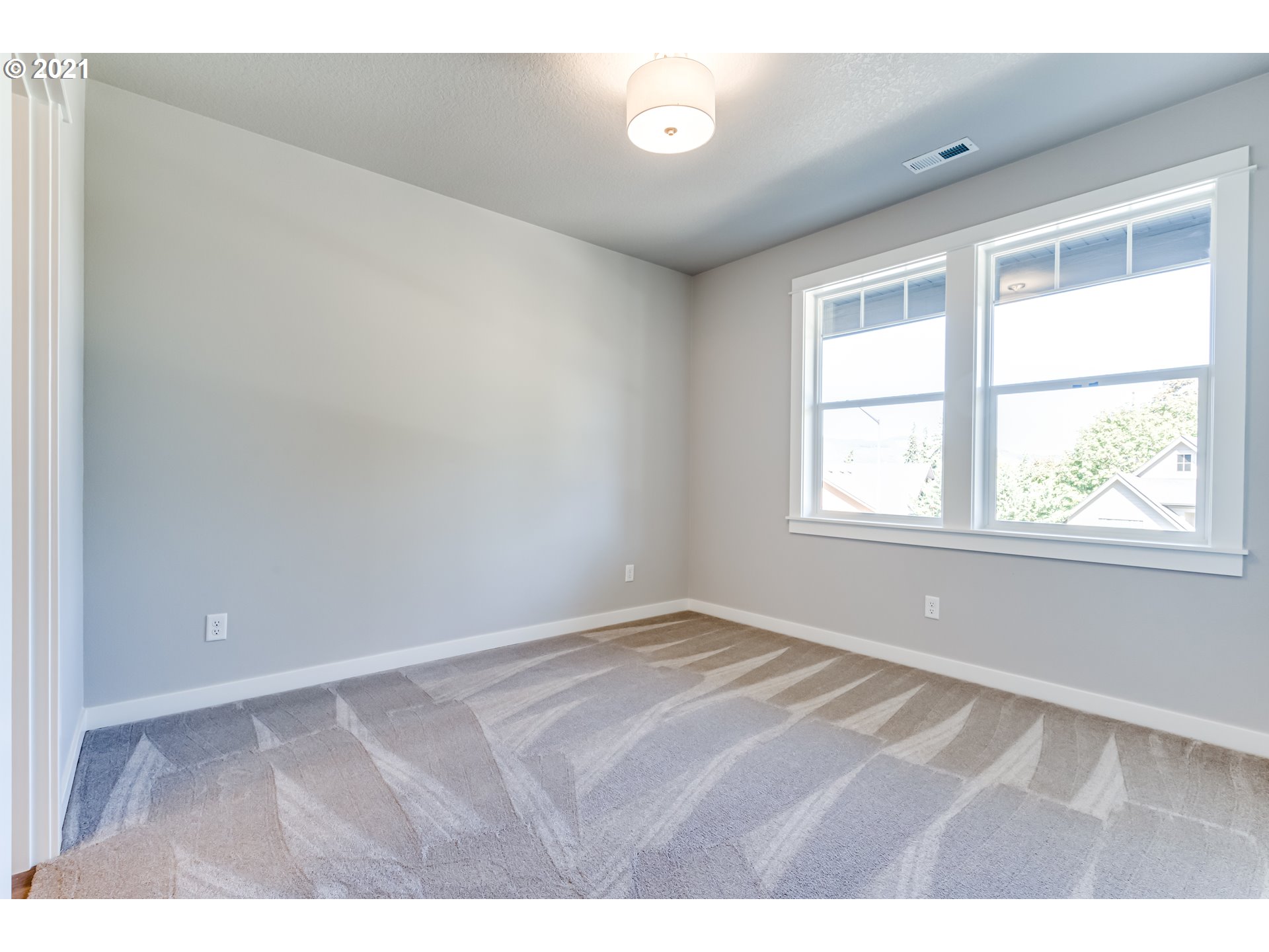 6015 Fernhill Loop Springfield, OR 97478 - Photo 12 of 32