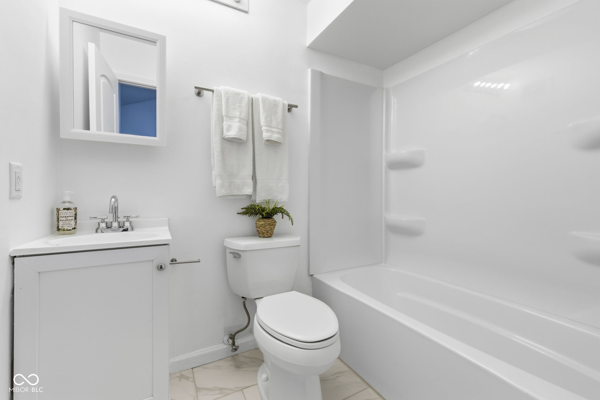 5097 Vantage Point Road, Unit B 2 Avon, IN 46123 - Photo 17 of 26