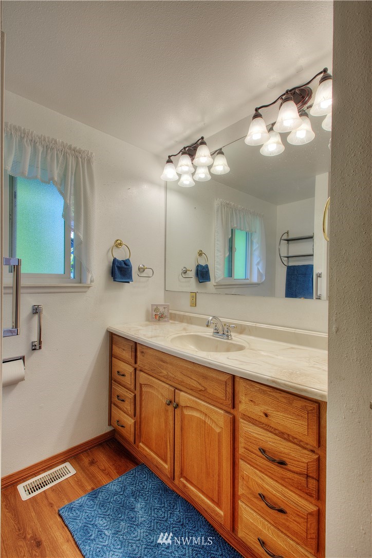 2920 Northeast 8th Place Renton, WA 98056 - Photo 18 of 20 Gallery Image 18