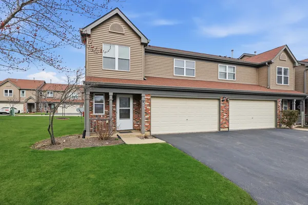 $2,400 | 760 East Whispering Oaks Drive, Palatine, IL 60074