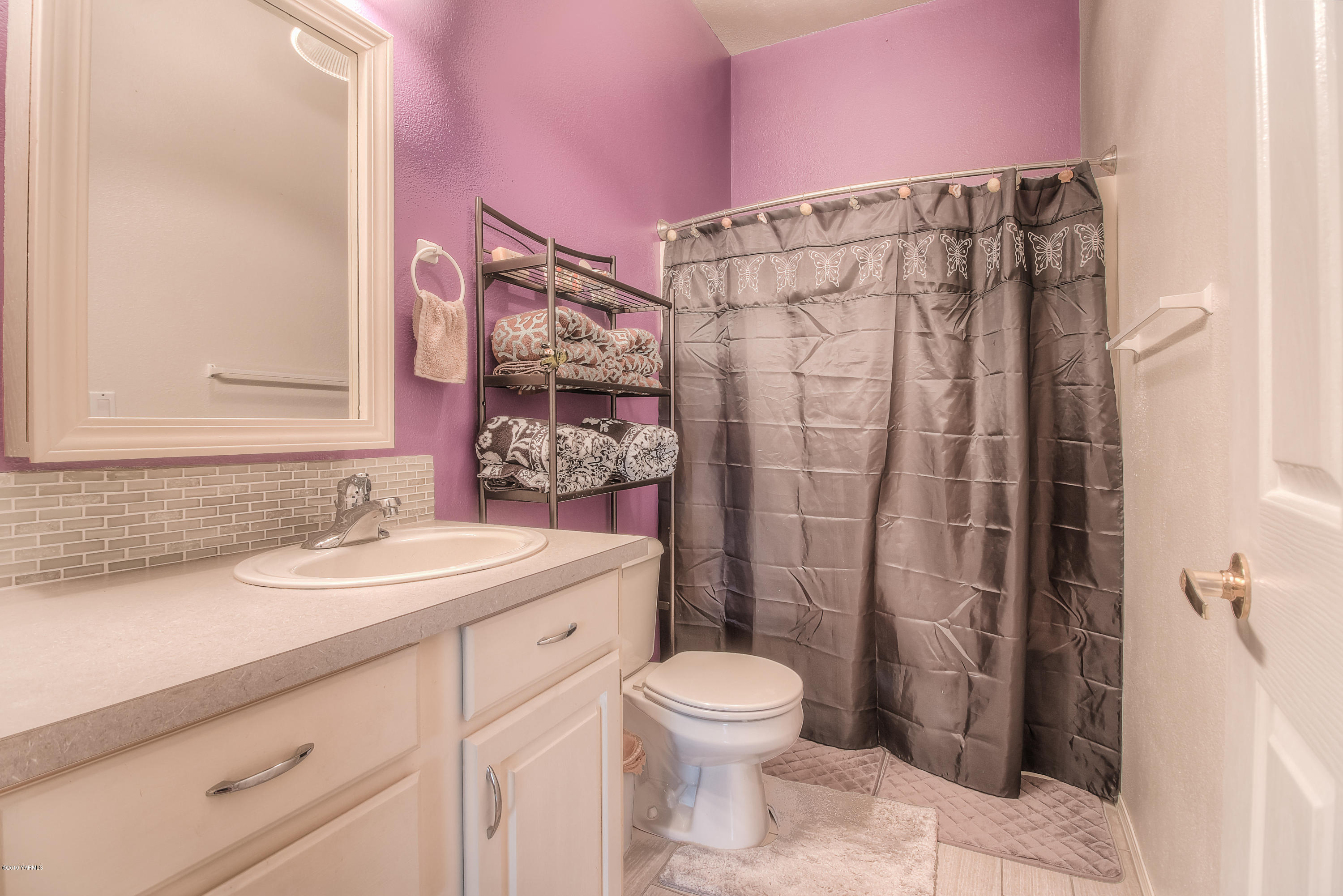 511 Livengood Road Cowiche, WA 98923 - Photo 12 of 20 9.5 Guest bathroom