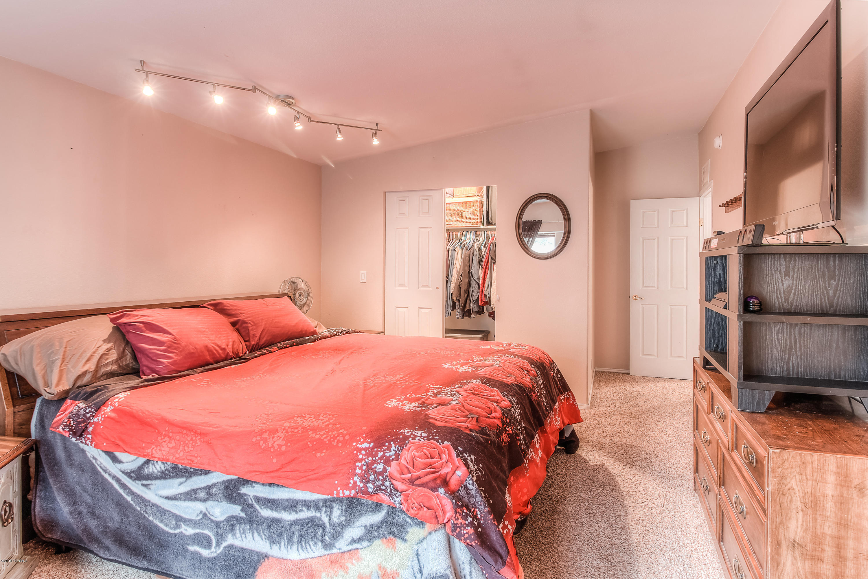 511 Livengood Road Cowiche, WA 98923 - Photo 13 of 20 10- Master Bed Walk-in Closet