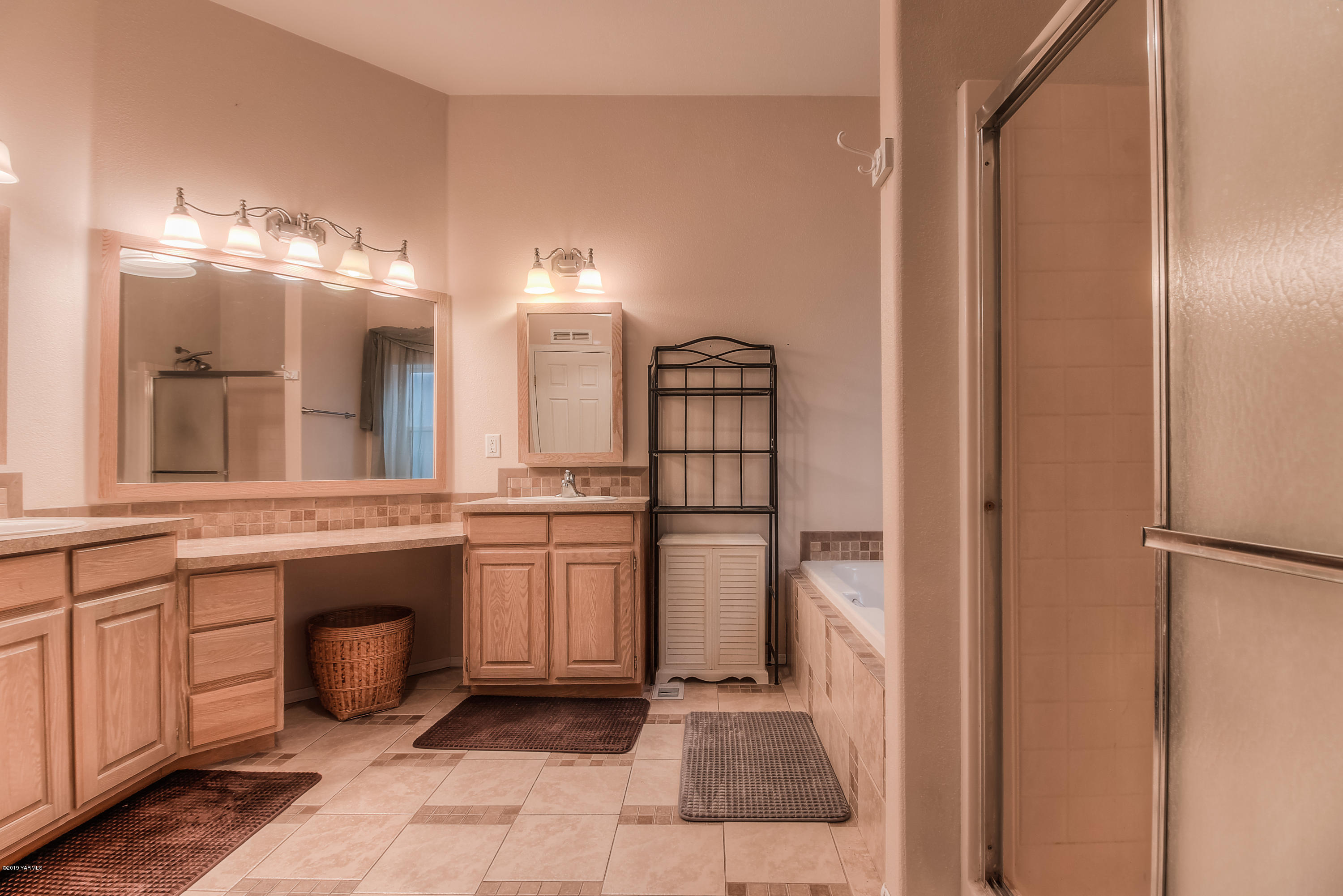 511 Livengood Road Cowiche, WA 98923 - Photo 14 of 20 11- Master Bath