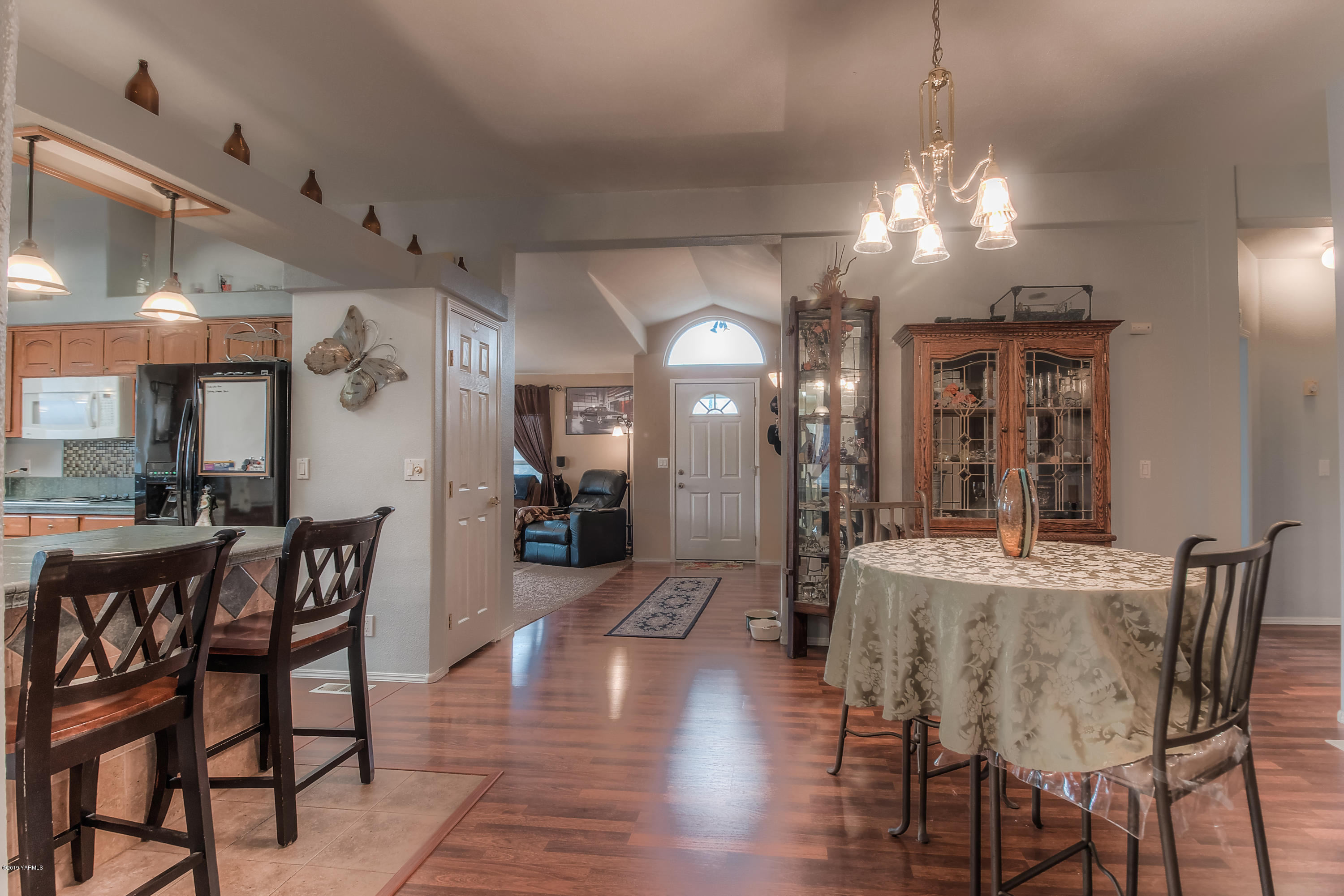 04 dining area