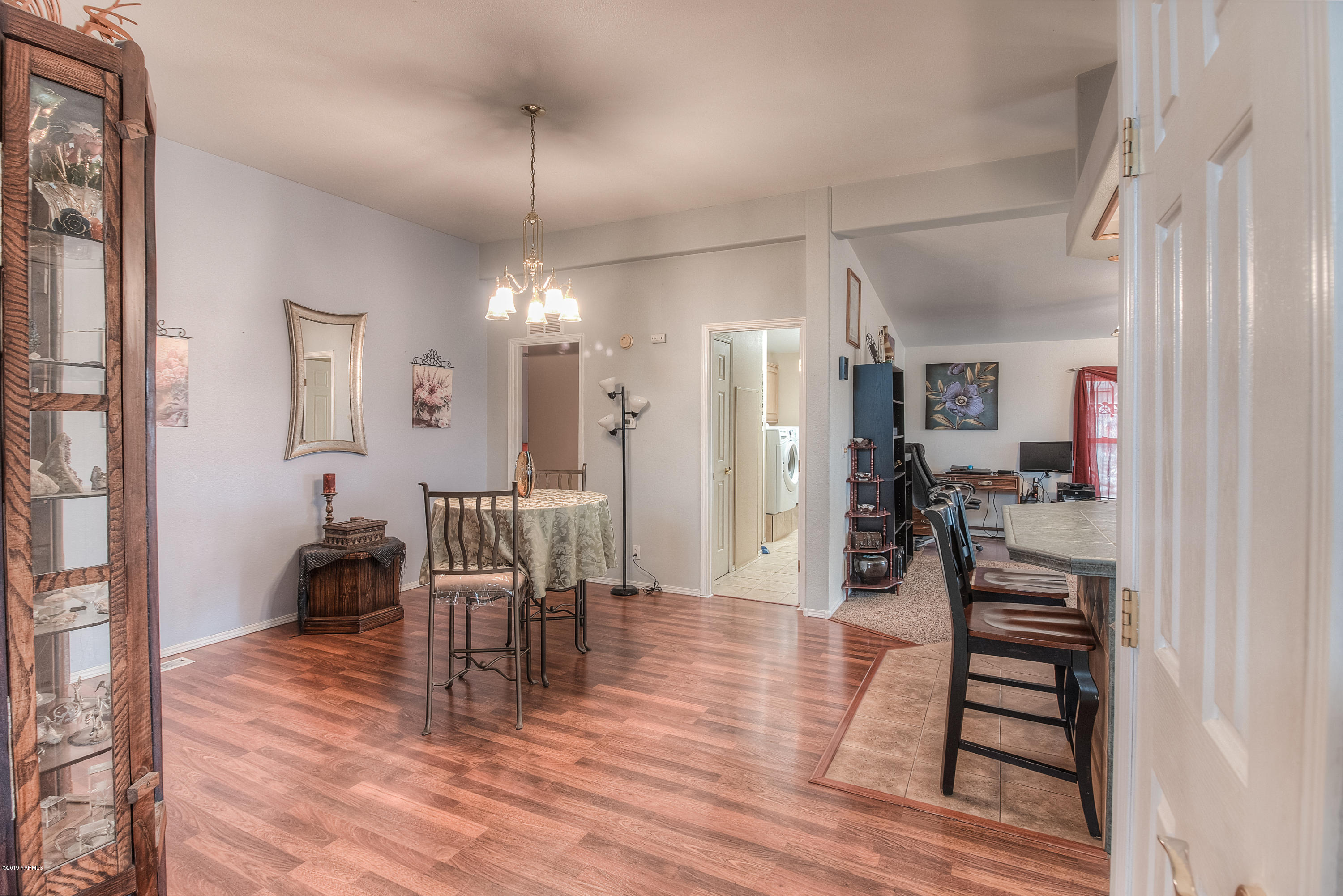 05 Dining Area