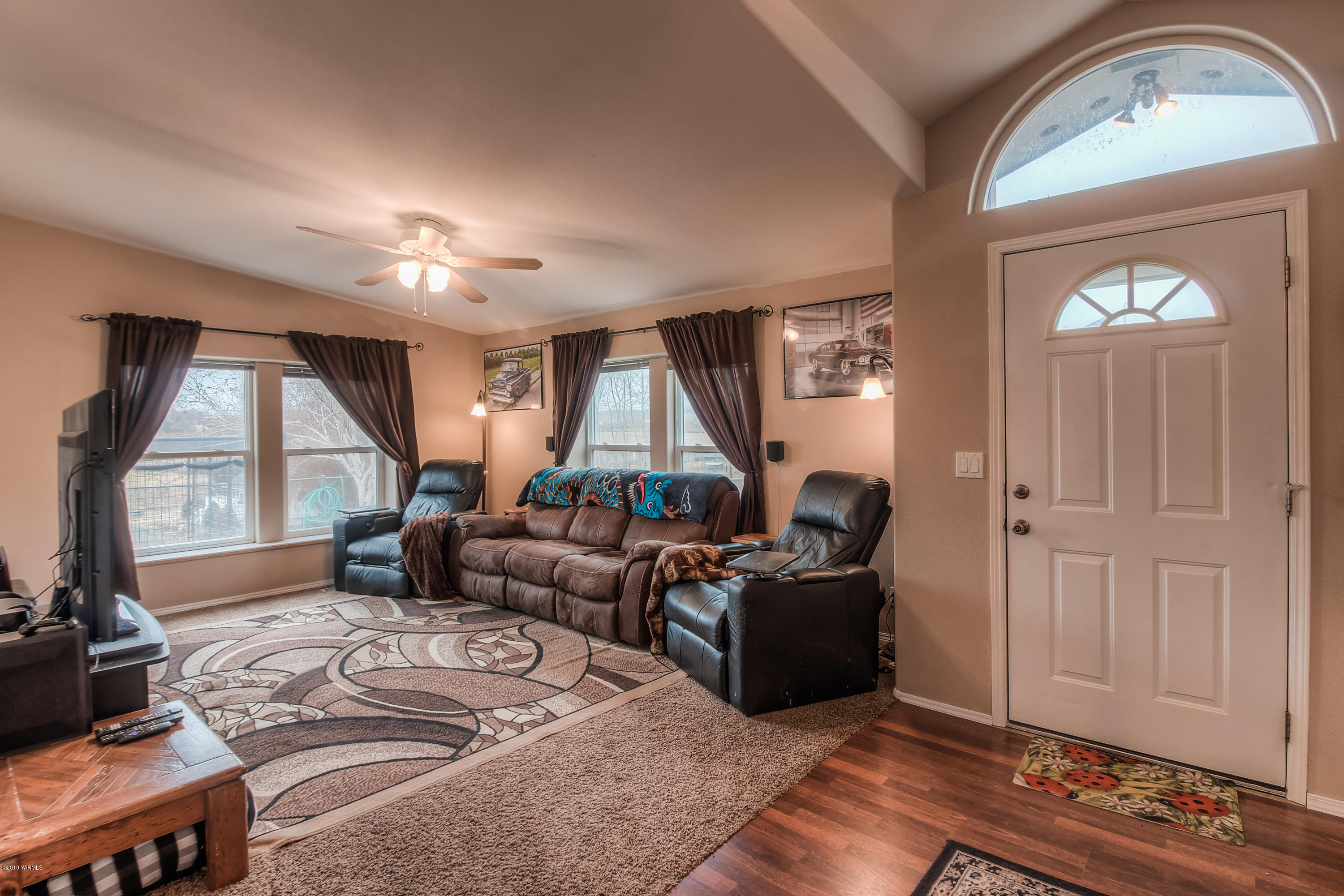 511 Livengood Road Cowiche, WA 98923 - Photo 9 of 20 07- Living Room