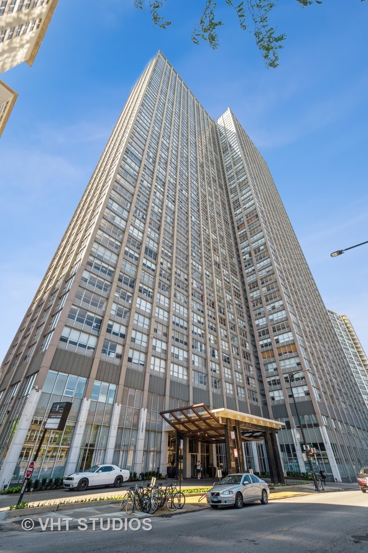 655 West Irving Park Road, Unit 4915 Chicago, IL 60613 - Photo 1 of 17