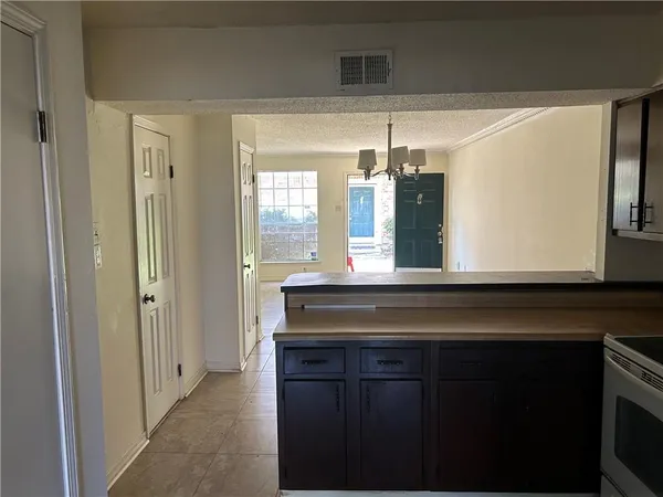 $1,200 | 913 Vouray Drive, Unit D, Kenner, LA 70065