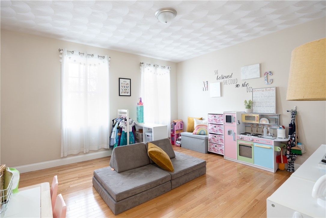 53 Oak View Drive Cranston, RI 02921 - Photo 13 of 41