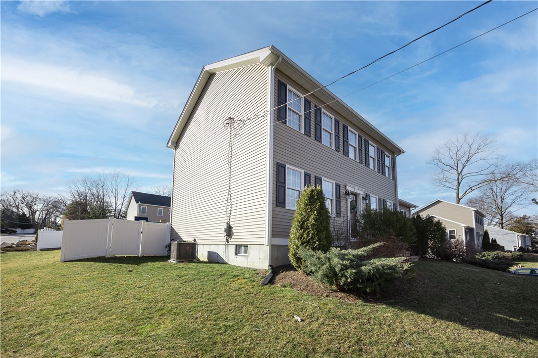 53 Oak View Drive Cranston, RI 02921 - Photo 2 of 41