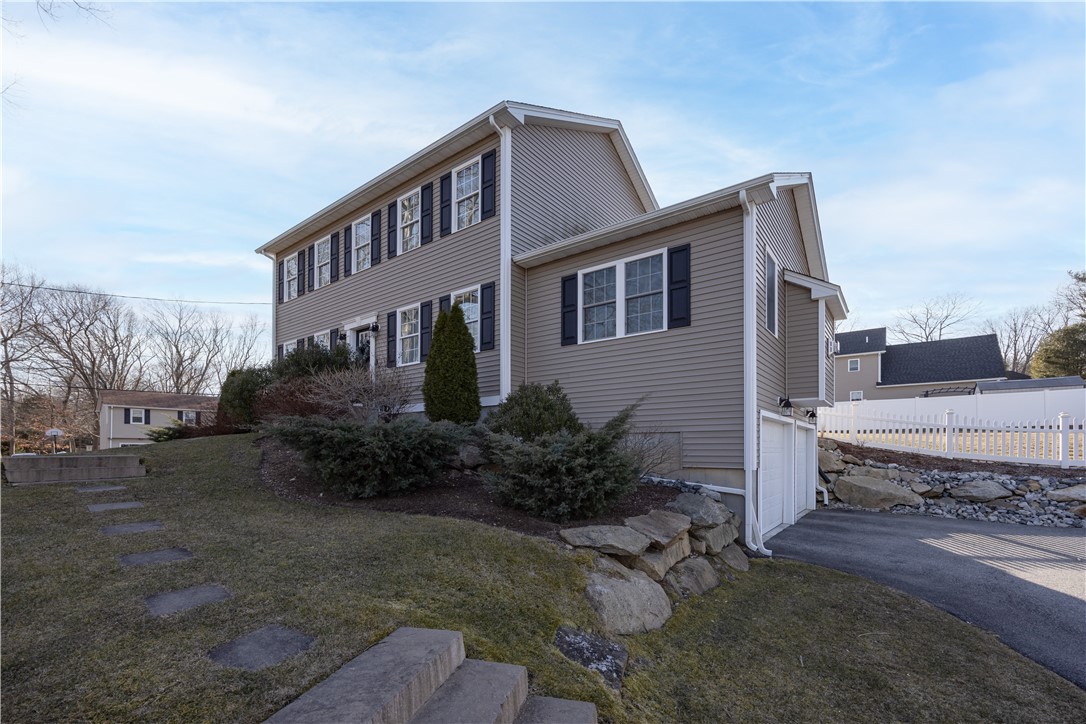 53 Oak View Drive Cranston, RI 02921 - Photo 5 of 41