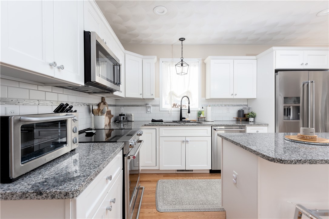 53 Oak View Drive Cranston, RI 02921 - Photo 6 of 41