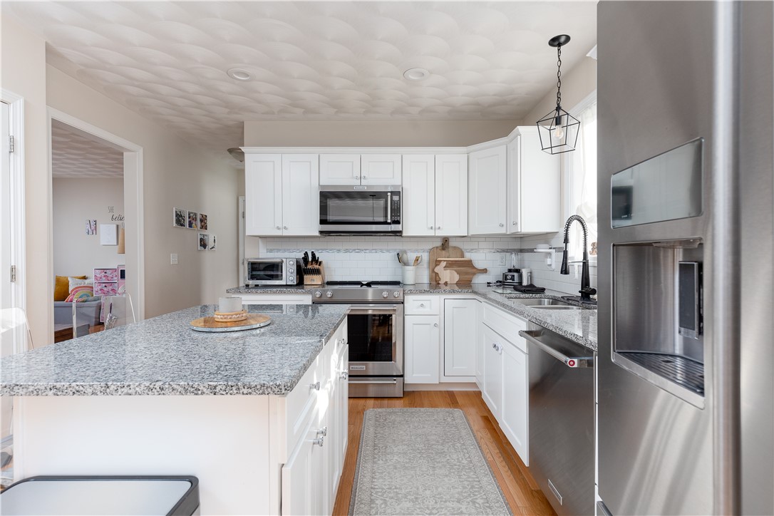 53 Oak View Drive Cranston, RI 02921 - Photo 7 of 41