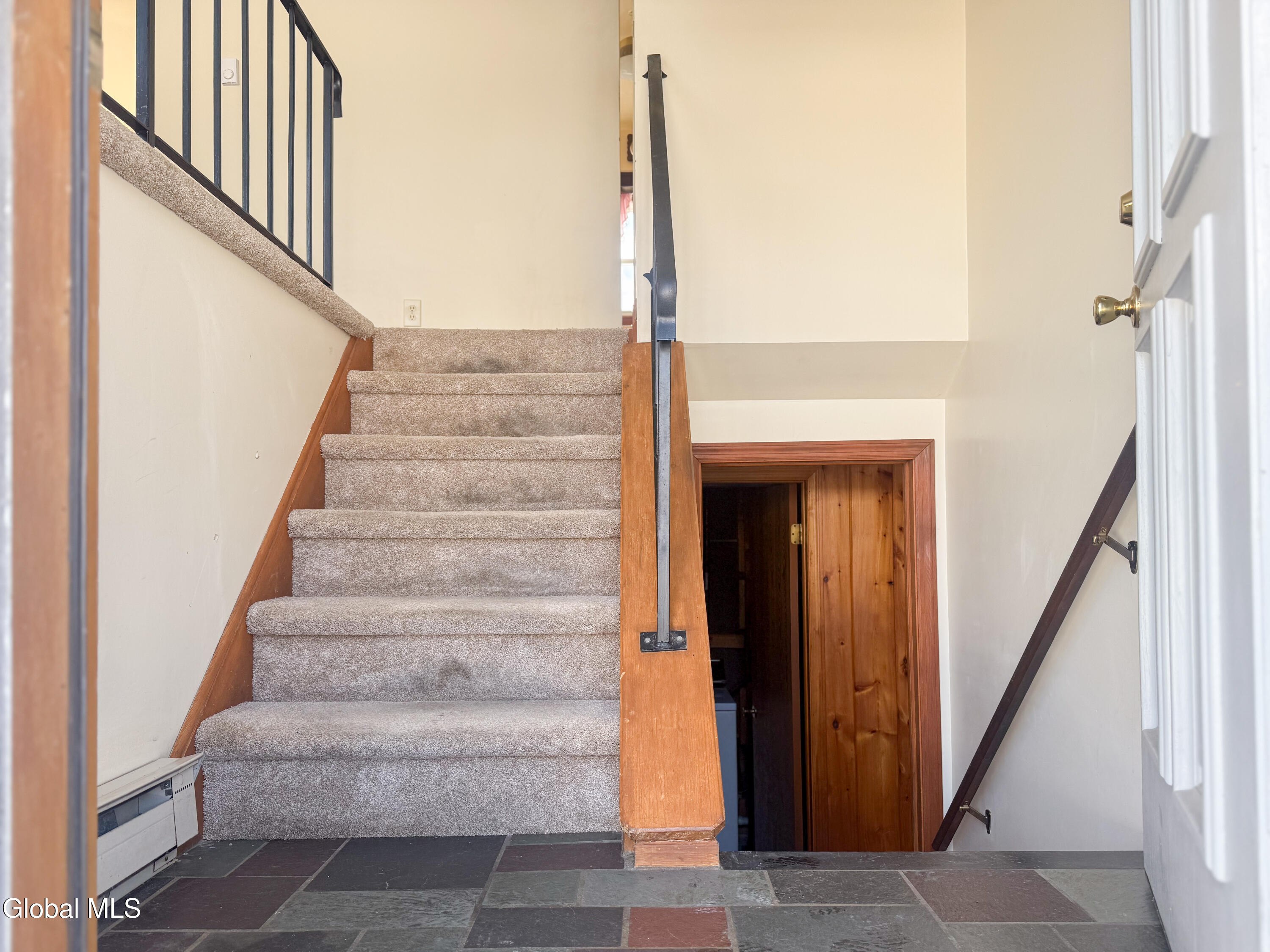 23 Daniel Street East Greenbush, NY 12144 - Photo 3 of 21 23-daniel-3-foyer