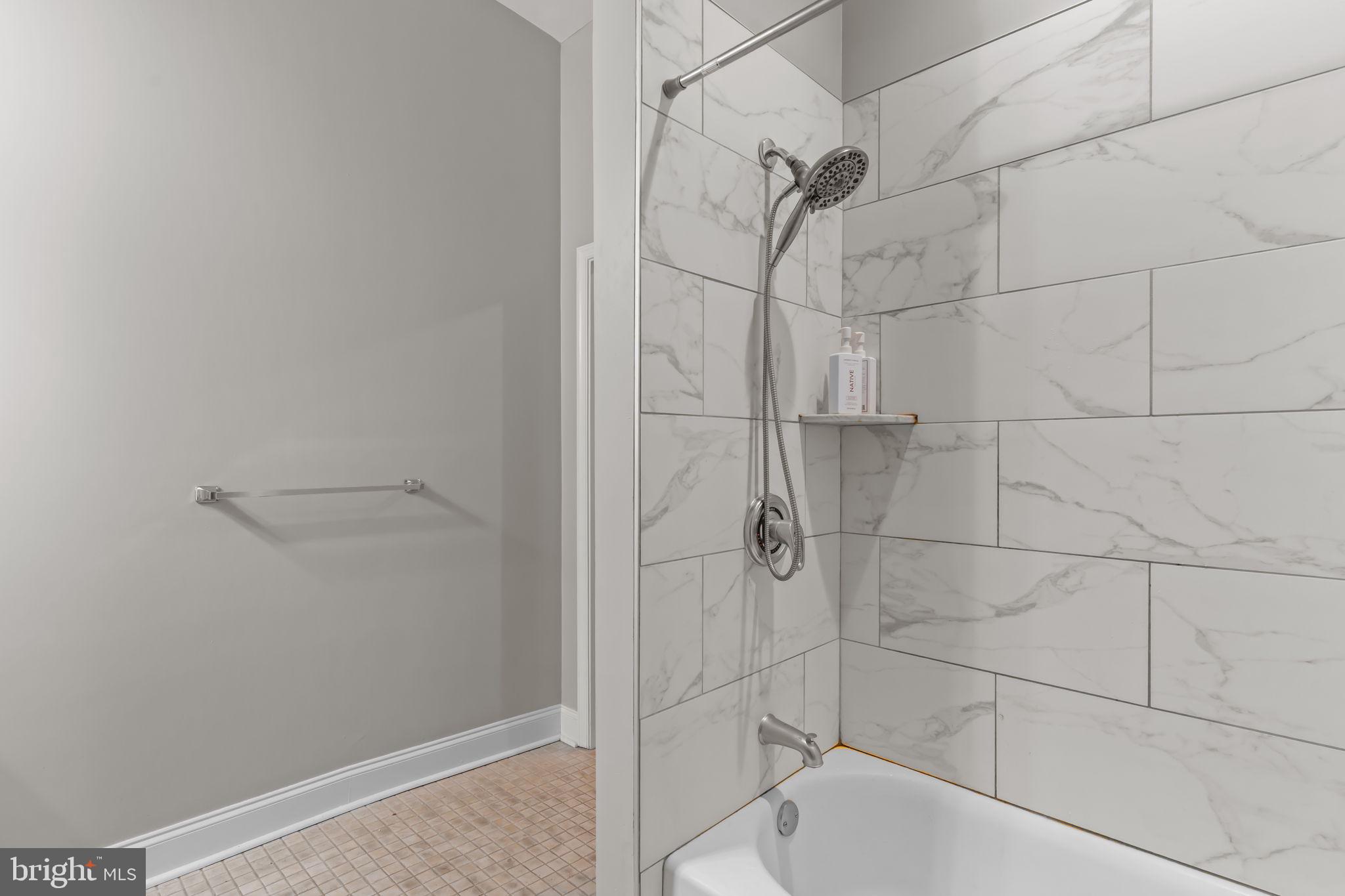 1801 East Passyunk Avenue, Unit B Philadelphia, PA 19148 - Photo 14 of 16 a bathroom with a bathtub