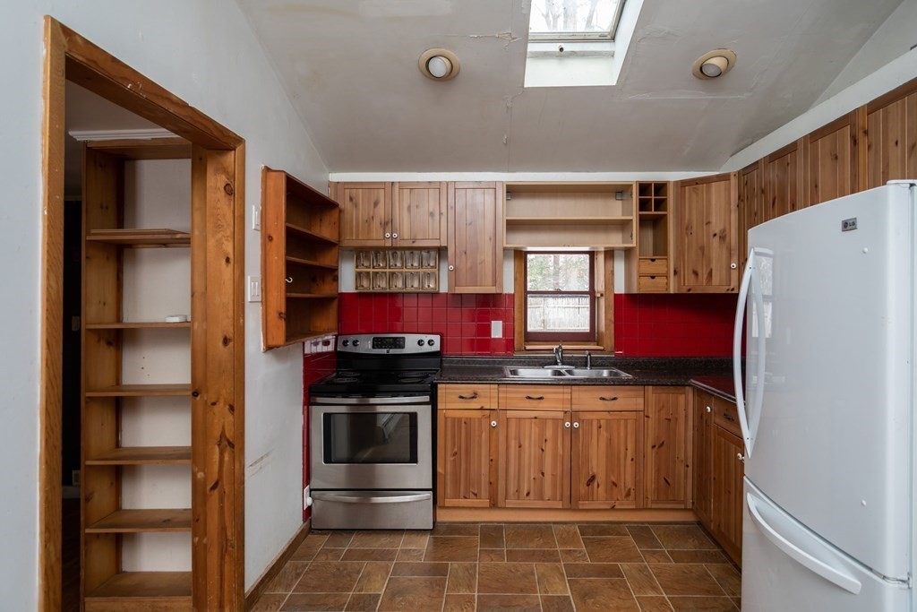 89 Chestnut Road Halifax, MA 02338 - Photo 3 of 30 Gallery Image 3