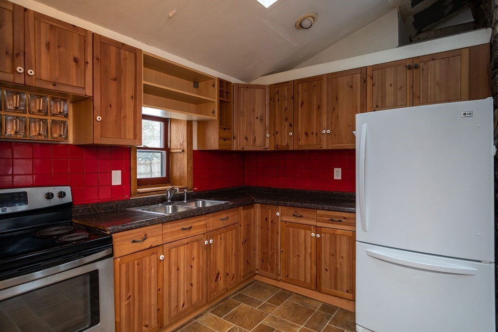 89 Chestnut Road Halifax, MA 02338 - Photo 6 of 30 Gallery Image 6