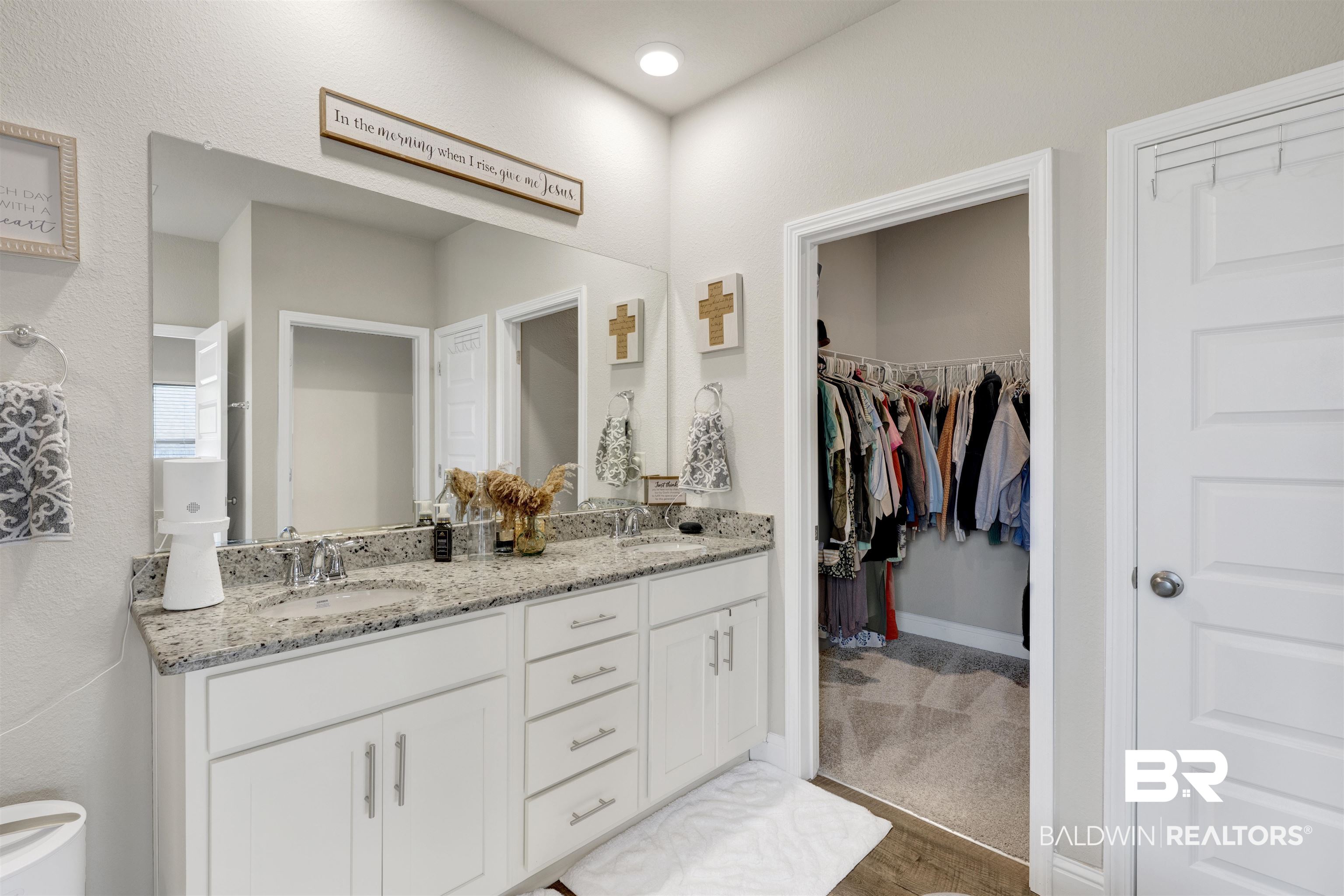 23099 Stock Avenue Foley, AL 36535 - Photo 17 of 31 Master Bathroom