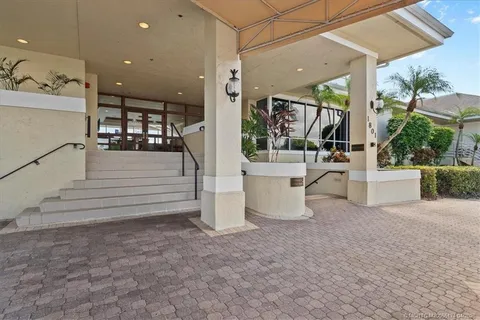 $420,000 | 2424 Southwest Foxpoint Trail, Palm City, FL 34990