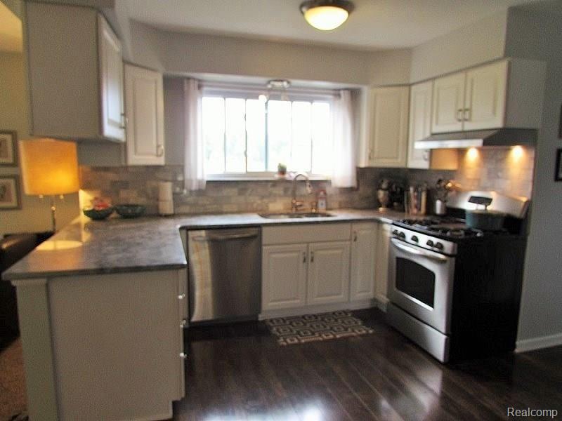 1480 Walnut Ridge Circle Canton, MI 48187 - Photo 14 of 32 20 kitchen.JPG