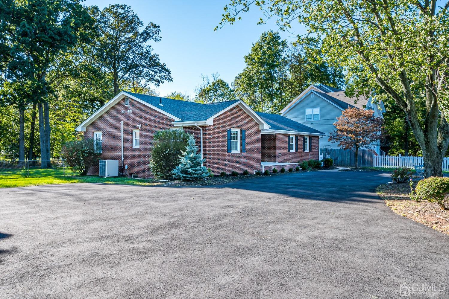 38 New Brooklyn Road Edison, NJ 08817 - Photo 5 of 39 a front view of a house with a yard and large trees