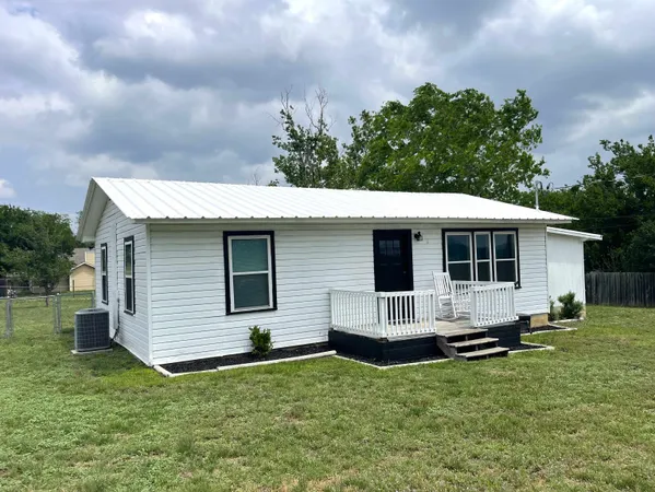 $260,000 | 1101 East College Street, Llano, TX 78643