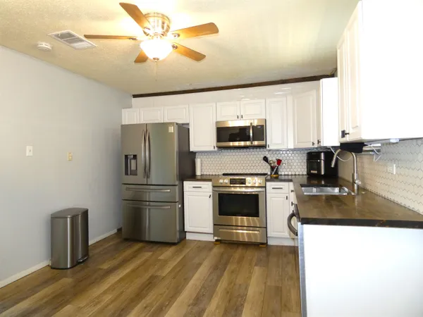 $1,800 | 1101 East College Street, Llano, TX 78643