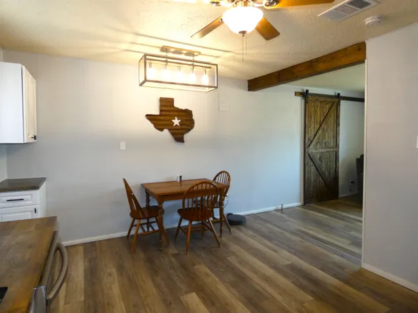 $1,800 | 1101 East College Street, Llano, TX 78643