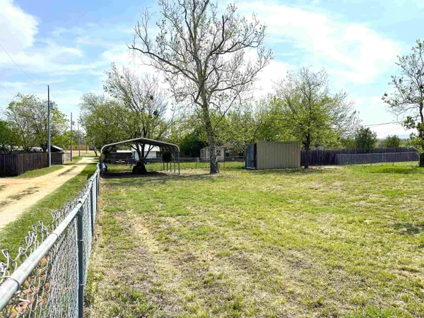 $1,800 | 1101 East College Street, Llano, TX 78643