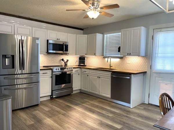 $1,800 | 1101 East College Street, Llano, TX 78643