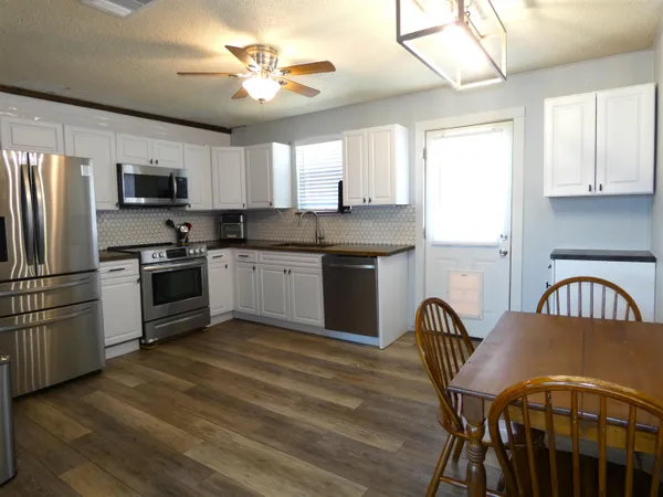 $1,800 | 1101 East College Street, Llano, TX 78643