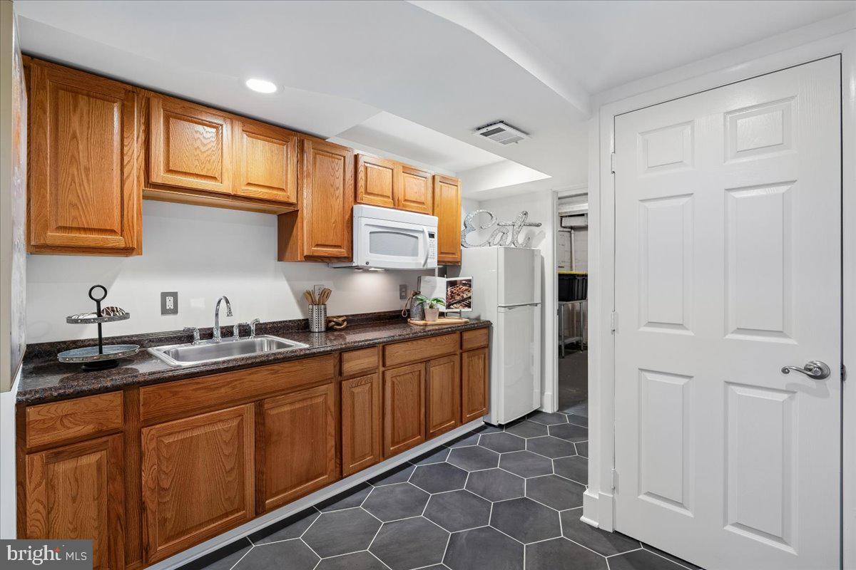 9817 Cherry Tree Lane Silver Spring, MD 20901 - Photo 40 of 73