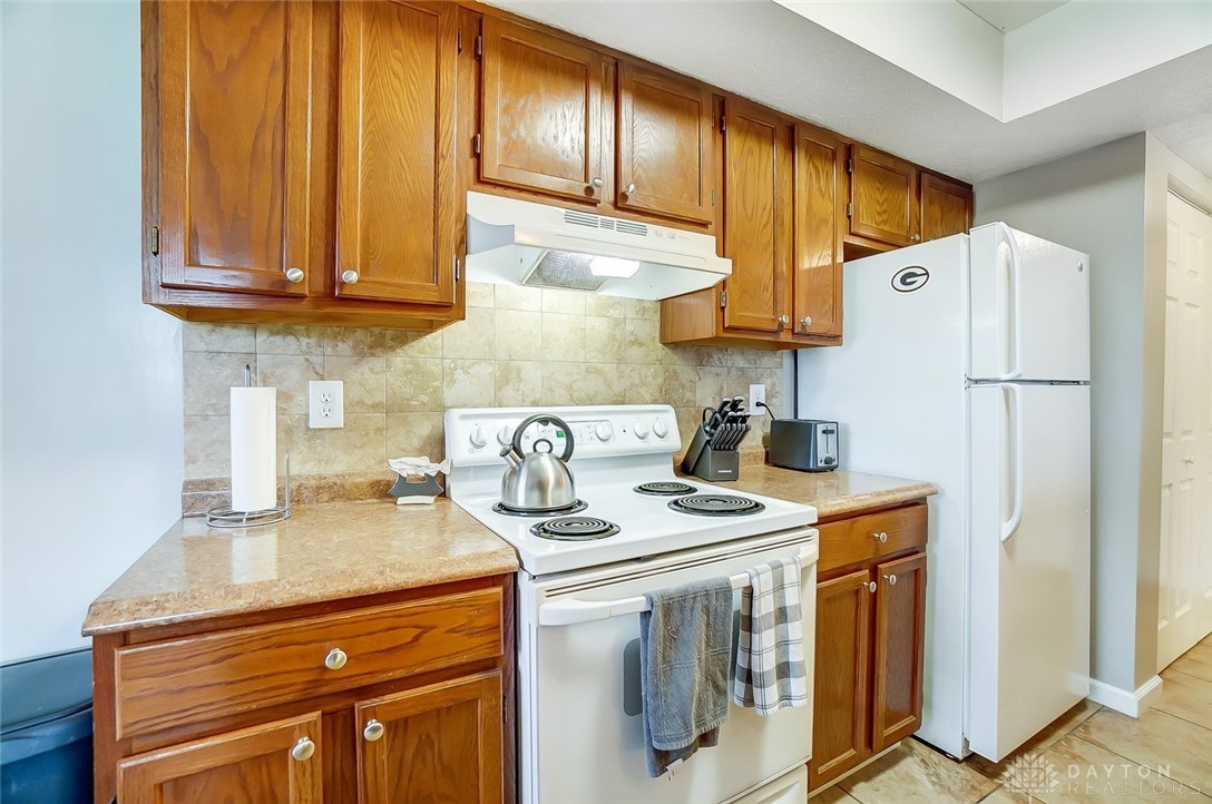 2634 Orchard Run Road Dayton, OH 45449 - Photo 10 of 25 All appliances convey