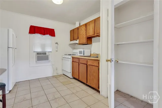 $1,200 | 5013 Ogeechee Road, Savannah, GA 31405