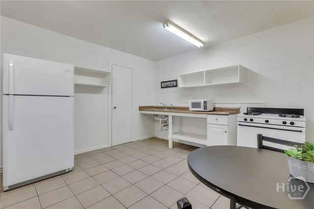 $1,200 | 5013 Ogeechee Road, Savannah, GA 31405