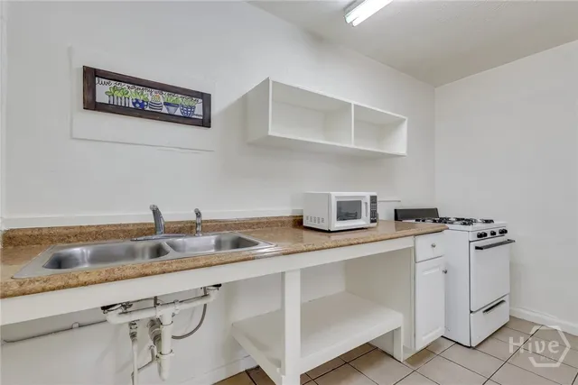 $1,200 | 5013 Ogeechee Road, Savannah, GA 31405