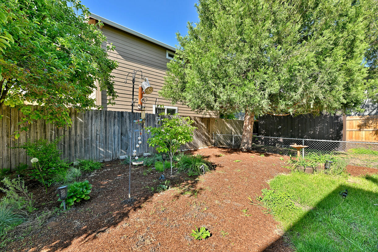 552 Gray Court Central Point, OR 97502 - Photo 20 of 29 19