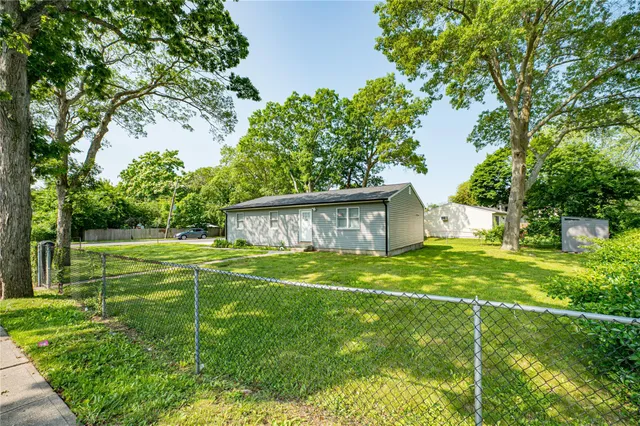 a view of a house with a backyard