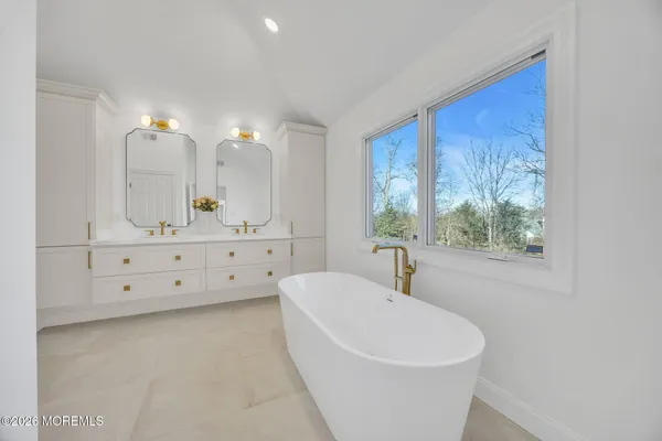 $2,785,000 | 8 Saxon Court, Freehold, NJ 07728
