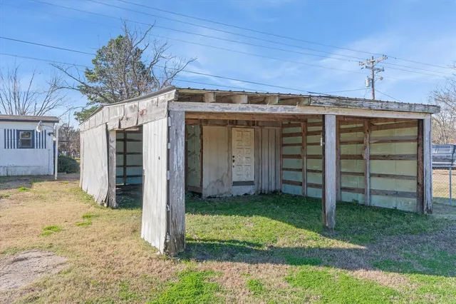 a house view with a outdoor space