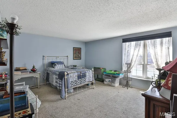 $130,000 | 922 Claytonbrook Drive, Unit 1, Ballwin, MO 63011