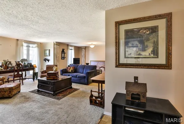 $130,000 | 922 Claytonbrook Drive, Unit 1, Ballwin, MO 63011