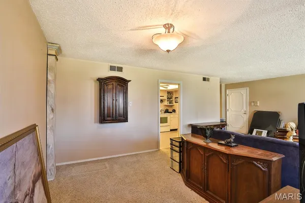 $130,000 | 922 Claytonbrook Drive, Unit 1, Ballwin, MO 63011