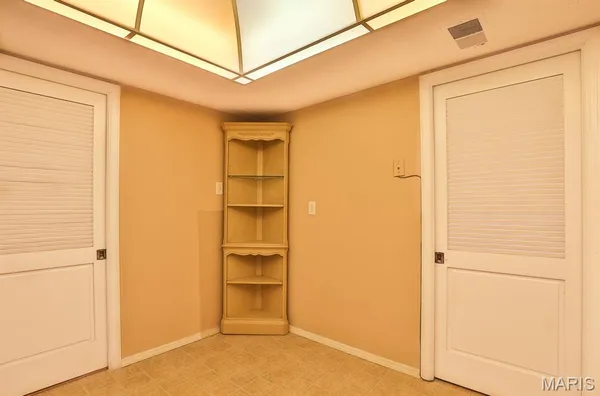 $130,000 | 922 Claytonbrook Drive, Unit 1, Ballwin, MO 63011