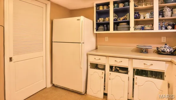 $130,000 | 922 Claytonbrook Drive, Unit 1, Ballwin, MO 63011
