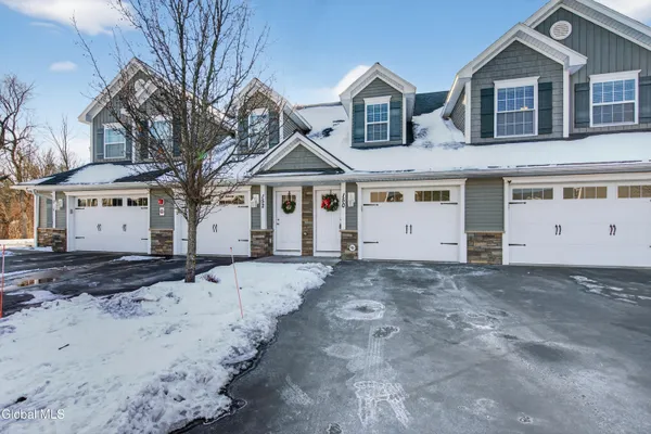 $335,000 | 150 Paddock Circle, Rotterdam, NY 12306